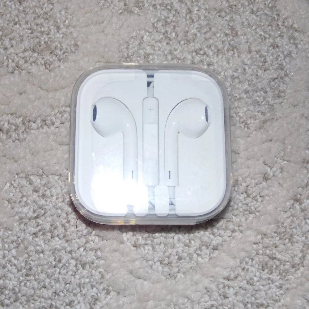 Apple Earbuds Genuine 3.5mm Plug Wired With Case New Sealed